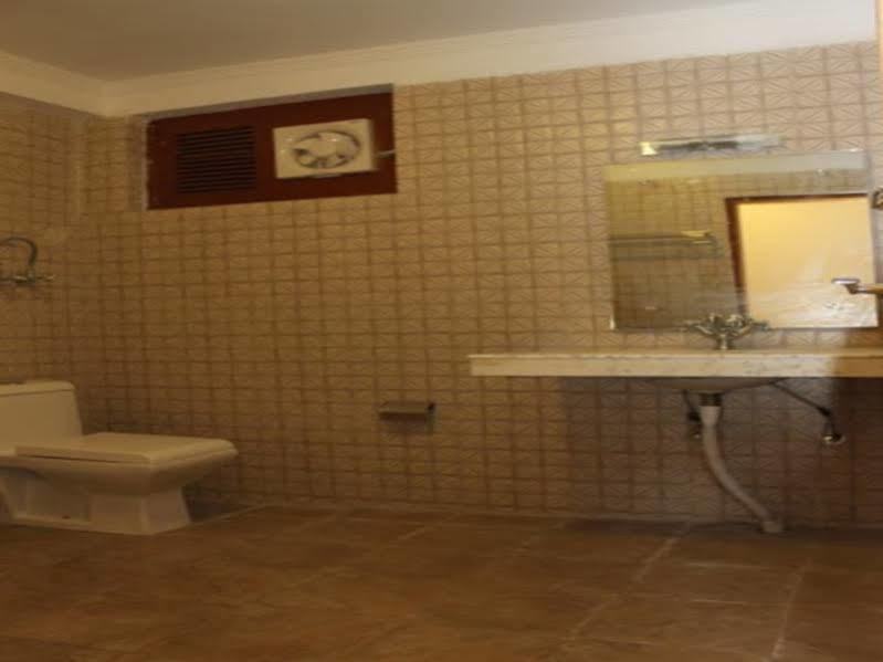 Oyo 3146 Six Season Regency Hotel Jagatsukh Bagian luar foto