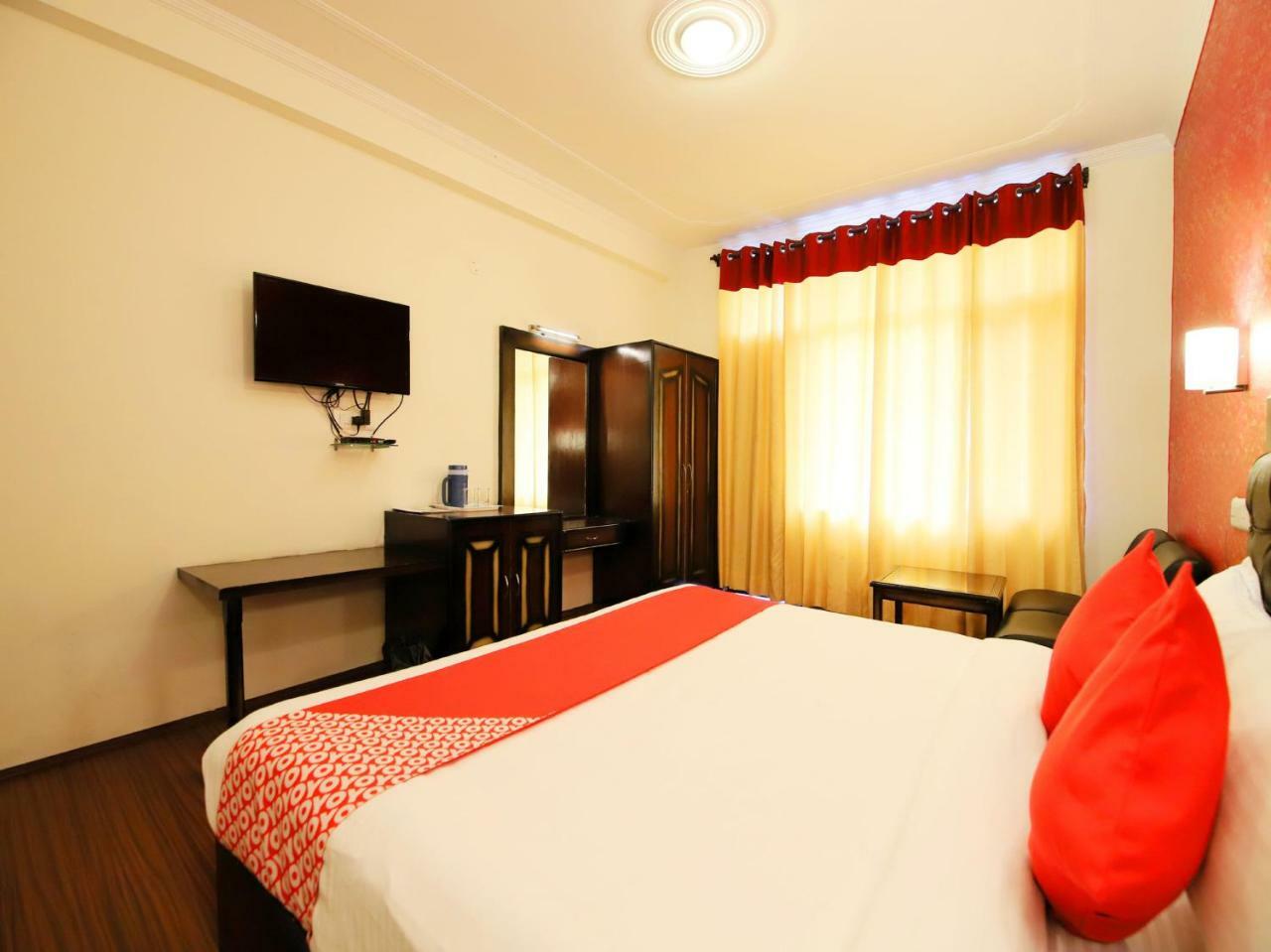 Oyo 3146 Six Season Regency Hotel Jagatsukh Bagian luar foto